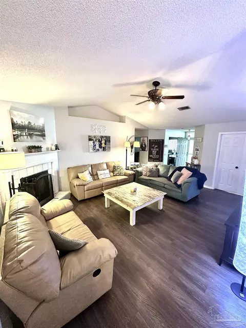 Living - 4983 Spencer Oaks Blvd, Pace, FL 32571 photo 2 of 2