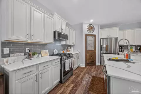 Kitchen - 2731 Elkhorn Dr, Pace, FL 32571 photo 4 of 7