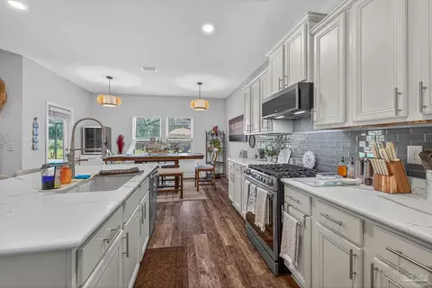 Kitchen - 2731 Elkhorn Dr, Pace, FL 32571 photo 3 of 7