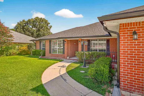 7041 Woodside Rd, Pensacola, FL 32526
