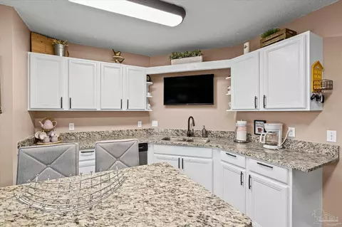Kitchen - 2924 Fallen Tree Dr, Cantonment, FL 32533 photo 3 of 3