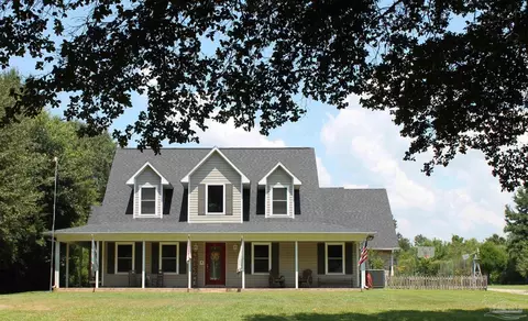 5540 Forest Hills Ln, Milton, FL 32570