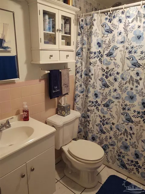 Bath - 7180 E Gate Rd, Milton, FL 32570 photo 1 of 1