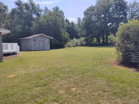 Exterior - 7180 E Gate Rd, Milton, FL 32570 photo 2 of 7