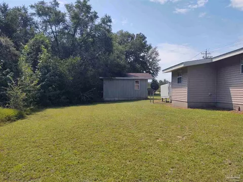 Exterior - 7180 E Gate Rd, Milton, FL 32570 photo 4 of 7