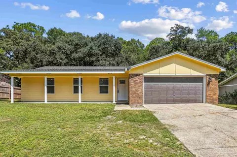 2904 Breckenridge Dr, Pensacola, FL 32526