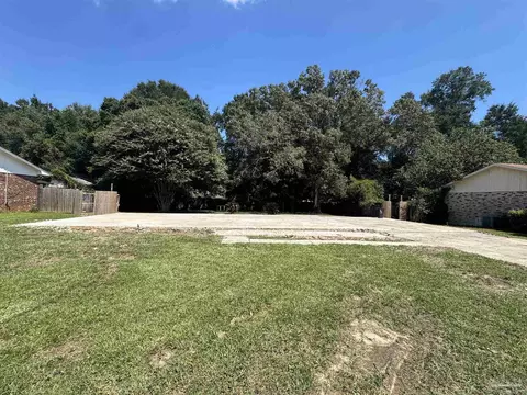 9522 Hummingbird Blvd, Pensacola, FL 32514
