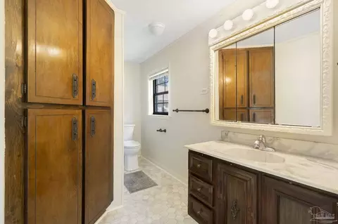 Bath - 4285 Seventh Ave, Pace, FL 32571 photo 2 of 5