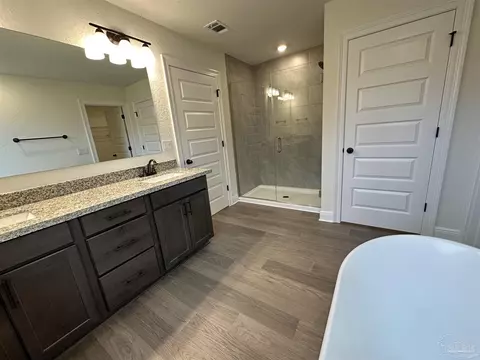 Bath - 5237 Barnett Rd, Pace, FL 32571 photo 1 of 3