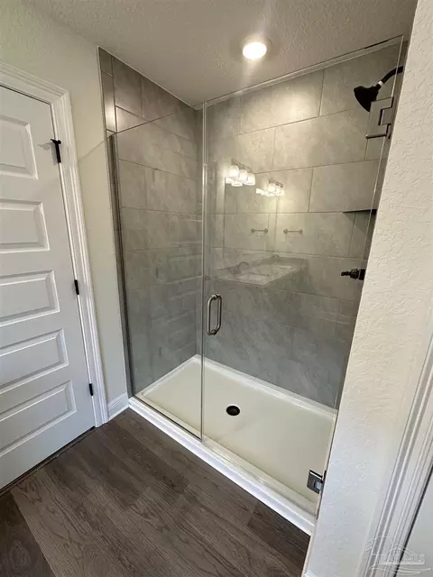 Bath - 5237 Barnett Rd, Pace, FL 32571 photo 3 of 3