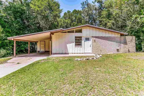 2004 Rowe Ln, Pensacola, FL 32526