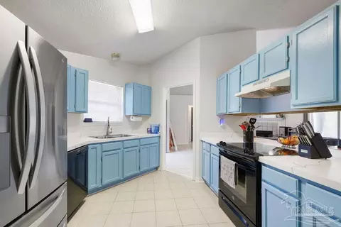 Kitchen - 332 Twisted Oak Dr, Cantonment, FL 32533 photo 1 of 2