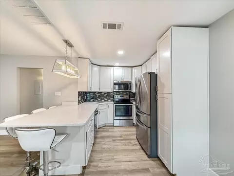 1100 Shoreline Dr #221, Gulf Breeze, FL 32561