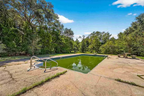 Exterior - 4608 B Lowery Rd, Milton, FL 32583 photo 4 of 7