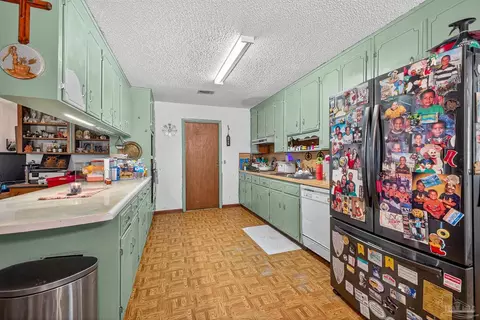 Kitchen - 4608 B Lowery Rd, Milton, FL 32583 photo 2 of 4