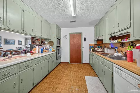 Kitchen - 4608 B Lowery Rd, Milton, FL 32583 photo 1 of 4