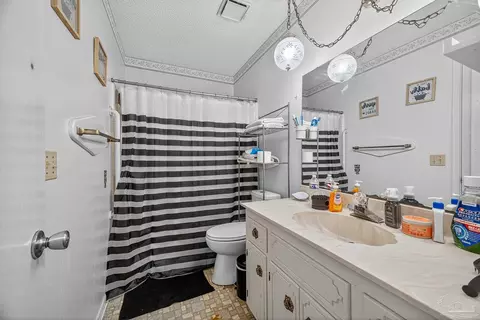 Bath - 4608 B Lowery Rd, Milton, FL 32583 photo 1 of 6