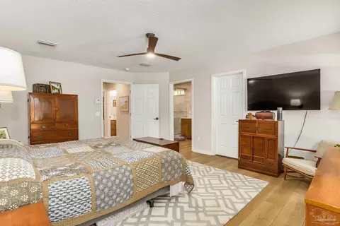Bedroom - 6499 Tonya Dr, Milton, FL 32570 photo 4 of 4