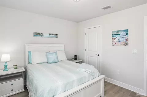 Bedroom - 6234 Pineapple Dr, Milton, FL 32570 photo 4 of 5