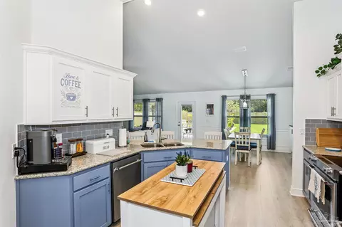 Kitchen - 6234 Pineapple Dr, Milton, FL 32570 photo 3 of 3