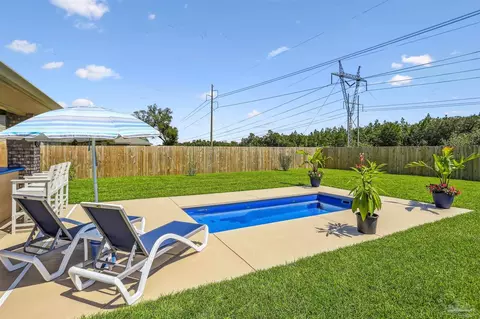 Exterior - 6234 Pineapple Dr, Milton, FL 32570 photo 9 of 15