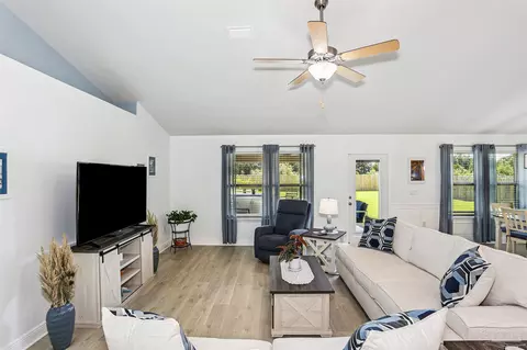 Living - 6234 Pineapple Dr, Milton, FL 32570 photo 2 of 3