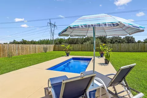 Exterior - 6234 Pineapple Dr, Milton, FL 32570 photo 6 of 15
