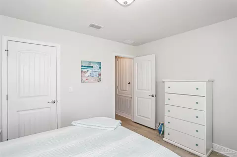 Bedroom - 6234 Pineapple Dr, Milton, FL 32570 photo 5 of 5