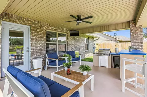 Exterior - 6234 Pineapple Dr, Milton, FL 32570 photo 7 of 15