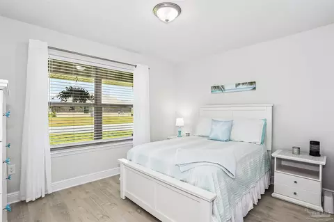Bedroom - 6234 Pineapple Dr, Milton, FL 32570 photo 3 of 5