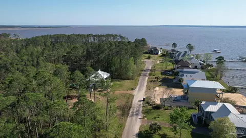 4533 Bayside Dr, Milton, FL 32583 photo 2