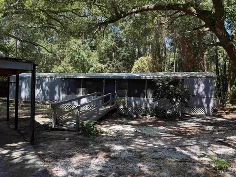 5594 Charter Cir, Gulf Breeze, FL 32563