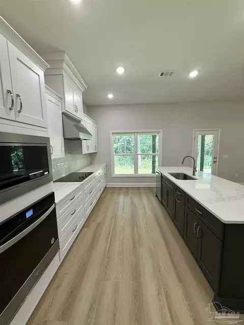 Kitchen - 3318 Durney Dr, Cantonment, FL 32533 photo 4 of 9