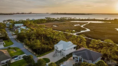 5400 N Shore Rd, Pensacola, FL 32507