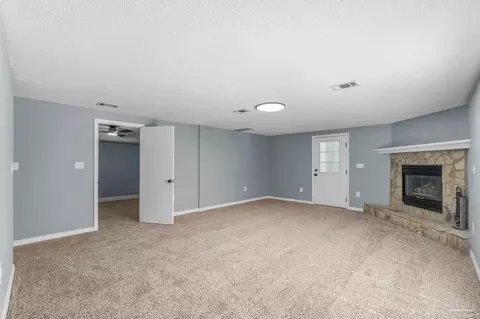 Living - 109 Fairway Ct, Crestview, FL 32536 photo 10 of 11