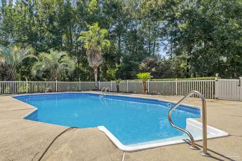 Exterior - 109 Fairway Ct, Crestview, FL 32536 photo 11 of 24