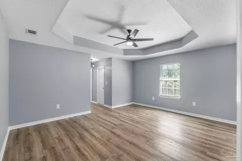 Living - 109 Fairway Ct, Crestview, FL 32536 photo 8 of 11