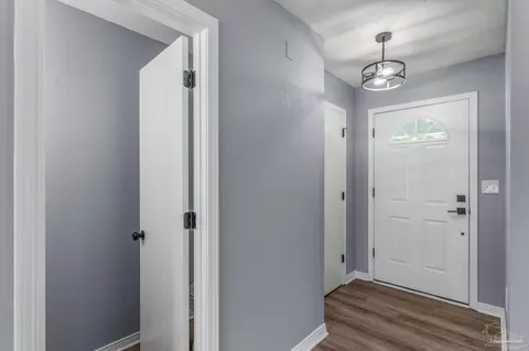 Entry Way - 109 Fairway Ct, Crestview, FL 32536 photo 1 of 6