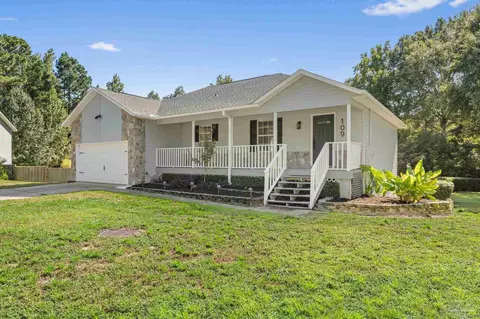 Exterior - 109 Fairway Ct, Crestview, FL 32536 photo 2 of 24