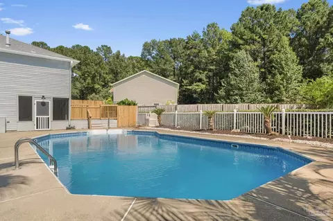 Exterior - 109 Fairway Ct, Crestview, FL 32536 photo 12 of 24