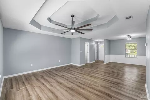Living - 109 Fairway Ct, Crestview, FL 32536 photo 3 of 11