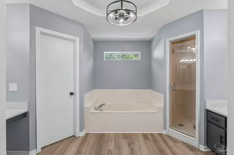 Bath - 109 Fairway Ct, Crestview, FL 32536 photo 2 of 4