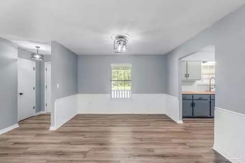 Living - 109 Fairway Ct, Crestview, FL 32536 photo 6 of 11