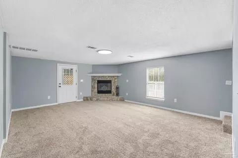 Living - 109 Fairway Ct, Crestview, FL 32536 photo 9 of 11