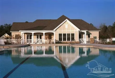 Exterior - 3204 Edinburgh Castle Dr, Milton, FL 32583 photo 2 of 2