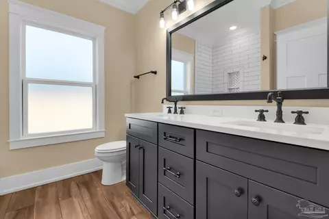 Bath - 3204 Edinburgh Castle Dr, Milton, FL 32583 photo 10 of 11