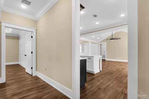 Entry Way - 3204 Edinburgh Castle Dr, Milton, FL 32583 photo 6 of 7