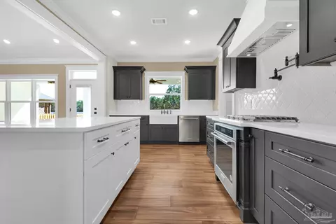 Kitchen - 3204 Edinburgh Castle Dr, Milton, FL 32583 photo 4 of 4