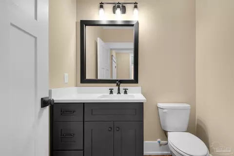 Bath - 3204 Edinburgh Castle Dr, Milton, FL 32583 photo 1 of 11