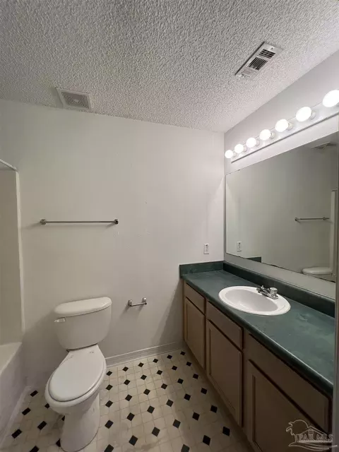 Bath - 5334 Overbrook Dr, Milton, FL 32570 photo 3 of 3